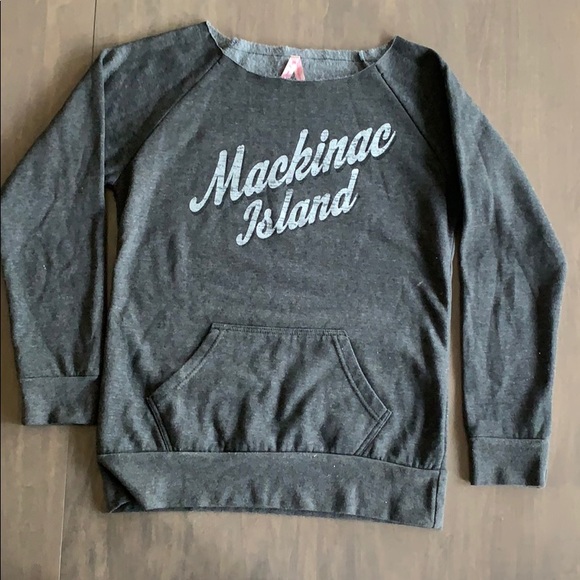 Beautiful Mackinaw Island Sweatshirt🎀 - Picture 1 of 5